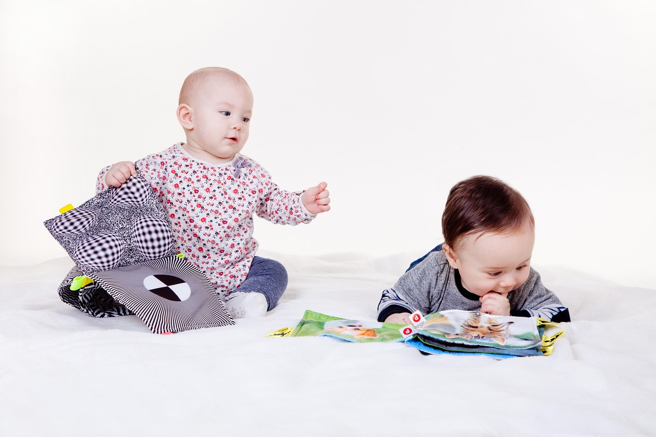 child, baby, little thing, childhood, a small child, family, booklet, the little girl, daughter, son, siblings, children, babies, maternity, love, toy, baby, siblings, siblings, siblings, siblings, siblings